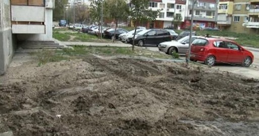 Варненска улица заприлича на бойно поле след ВиК авария