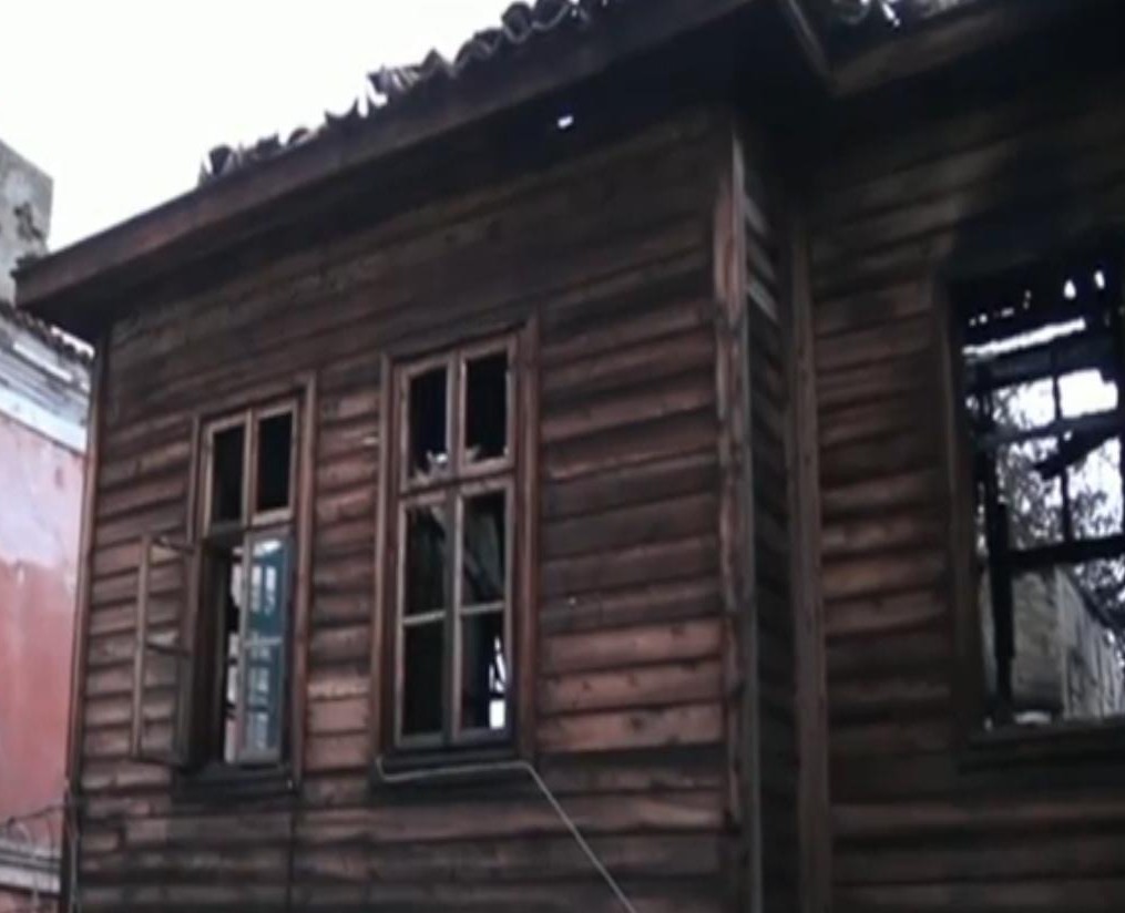 Бизнесменът от изгорялата къща е в шок, все още не е в състояние да даде подробности