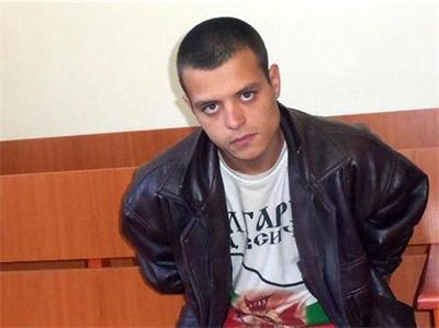 Бащата на убиеца от Змеево го млатил с тръби и колани