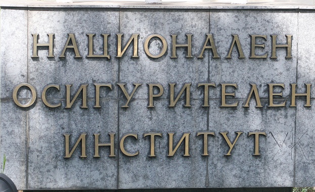 Полицията евакуира НОИ