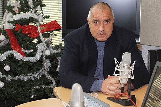 Бойко намекна за оставка, ако забраната за пушенето падне