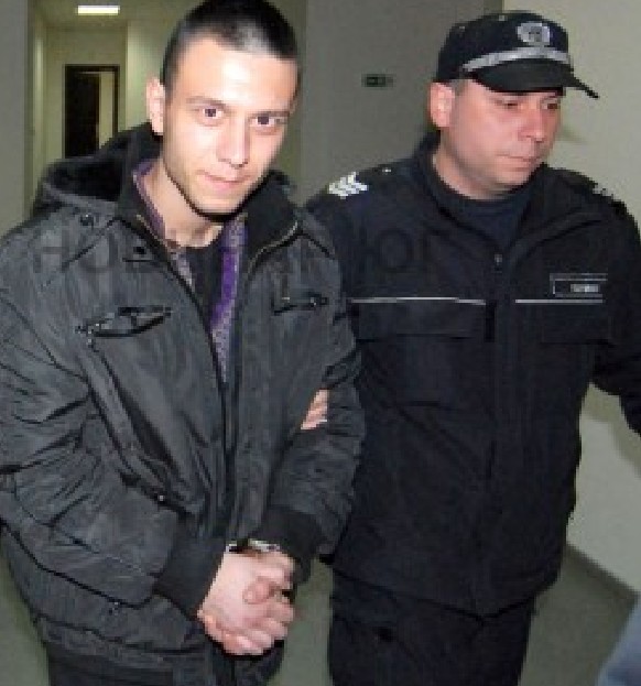 Станимир си купил латексови ръкавици и заклал първия срещнат ром