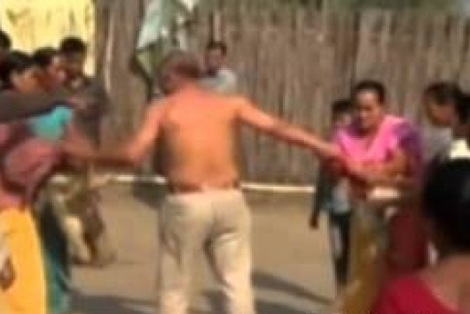 В Индия стана страшно след 40 дни на сухо, всички превъртяха за "огнена вода"