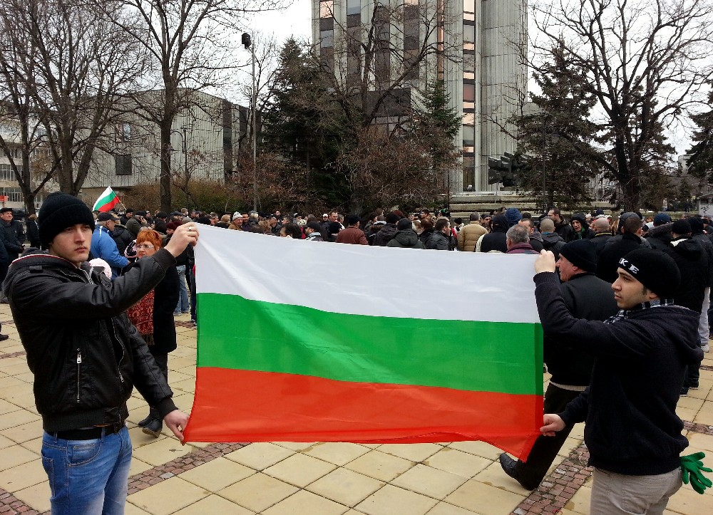 Клади от сметки за ток пламтят в цялата страна 