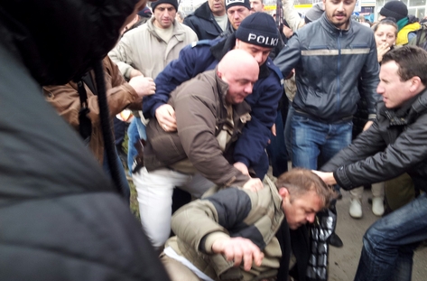 Арестуваха протестиращ срещу сметките за ток варненец 