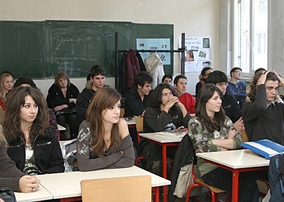 Ученици плашат даскали с уволнение