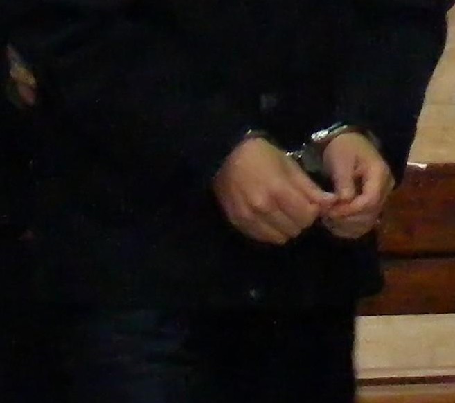 Арест за нагъл съсед, набил полицай