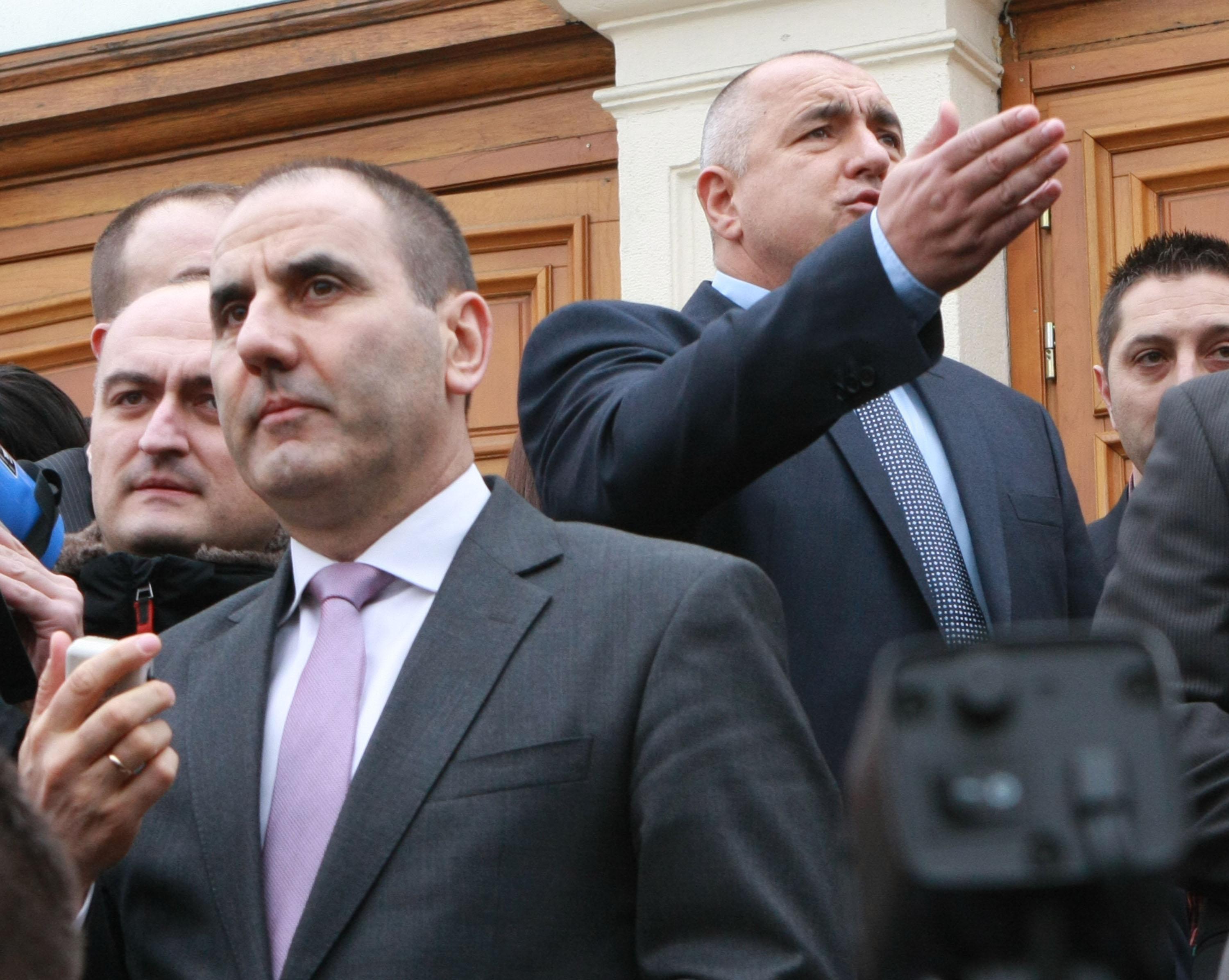 Плевнелиев: Правителството си тръгна, проблемите остават