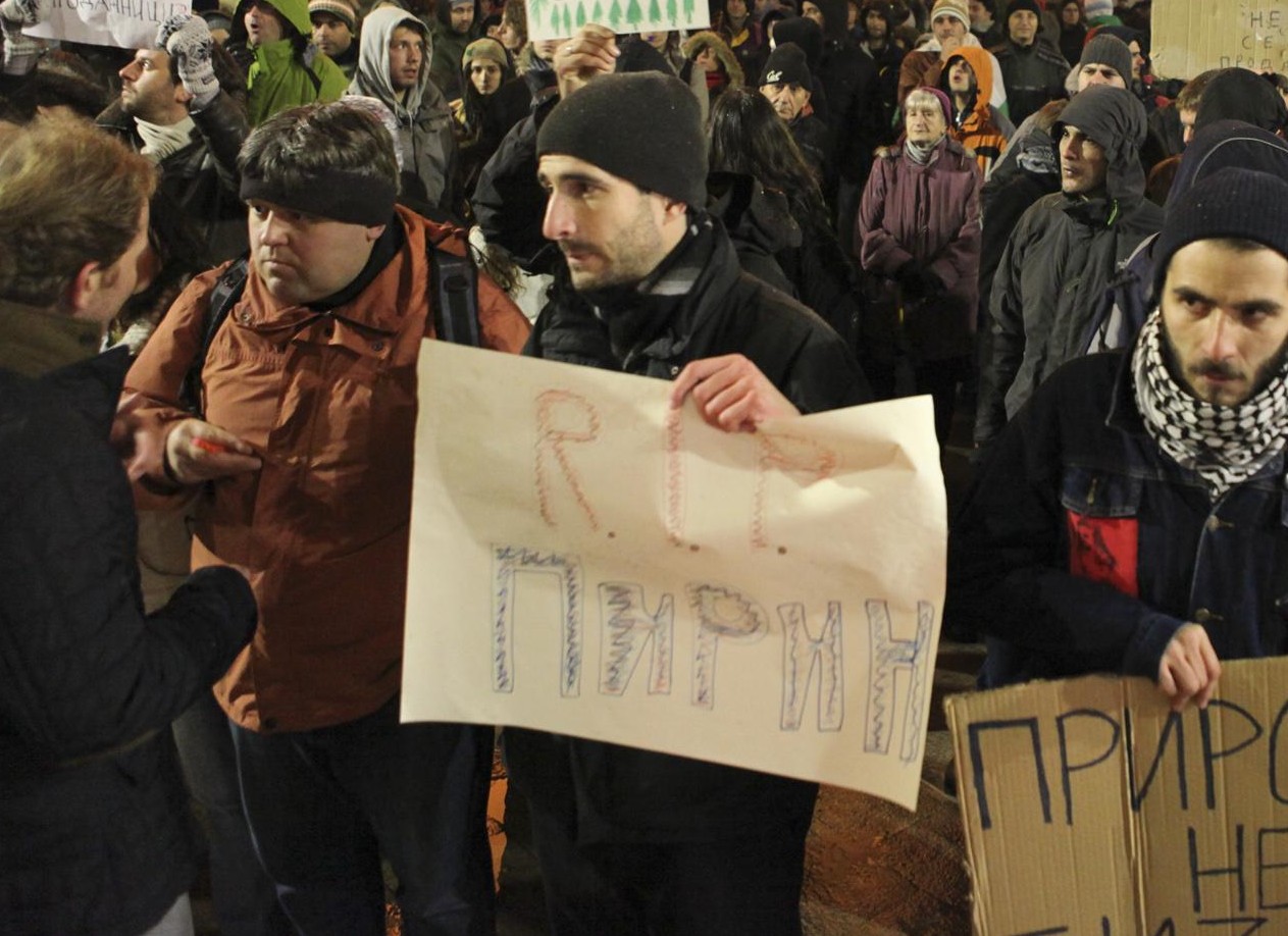 Стотина души протестират в защита на Национален парк "Пирин"