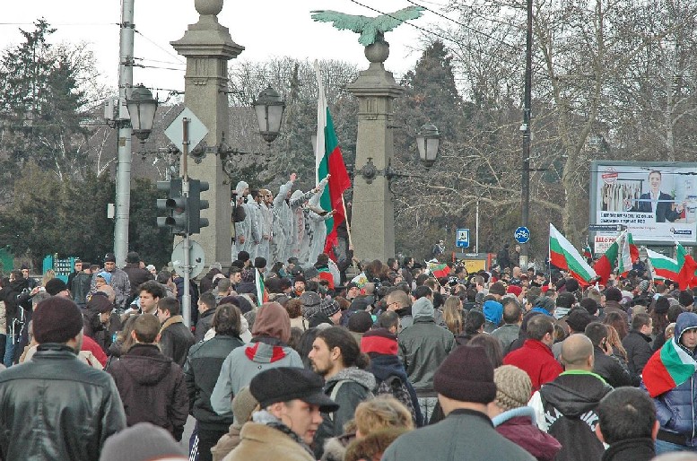Партии хвърлят очи на лидерите на протестите 