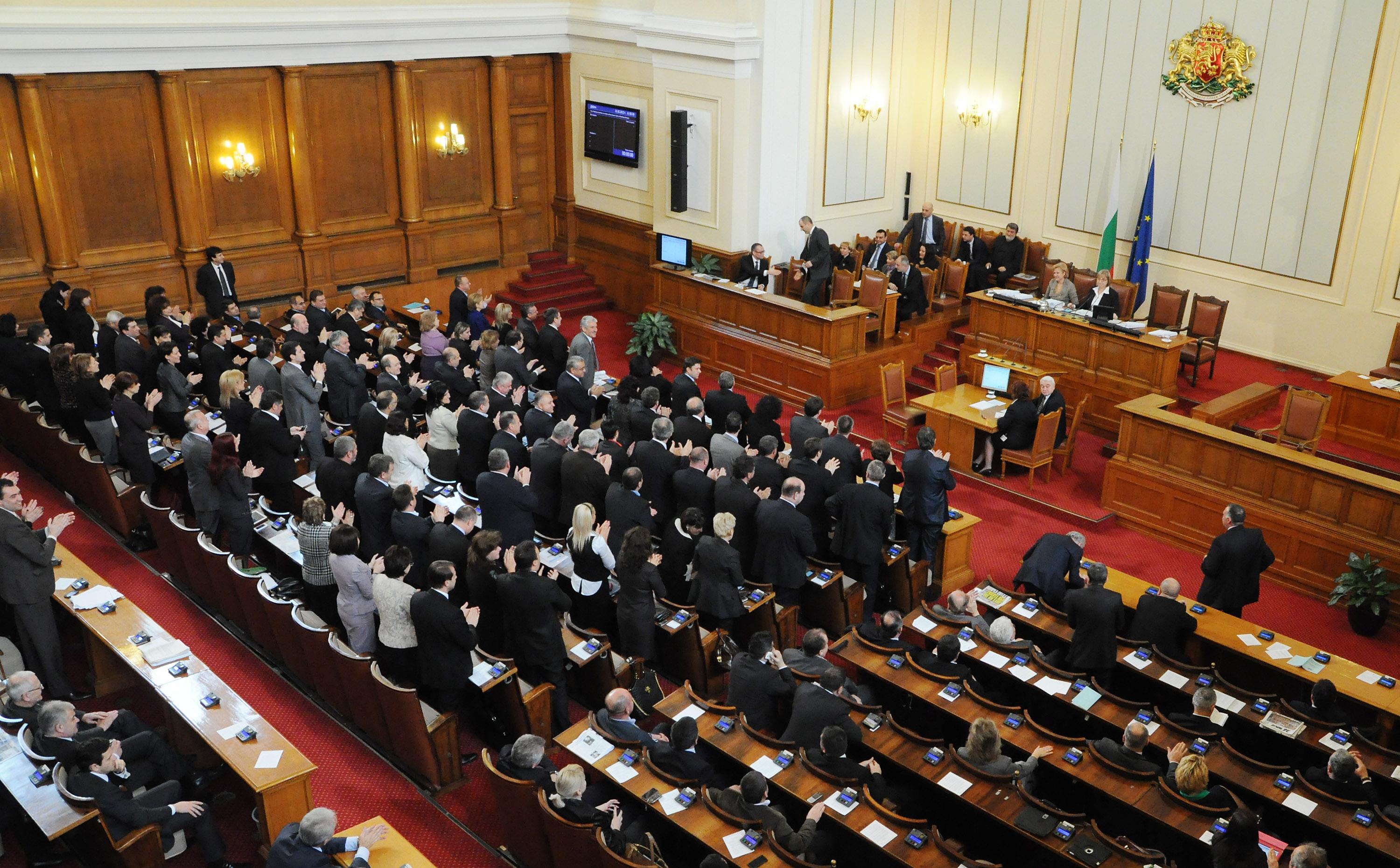 Парламентът ще заседава извънредно на 26 февруари