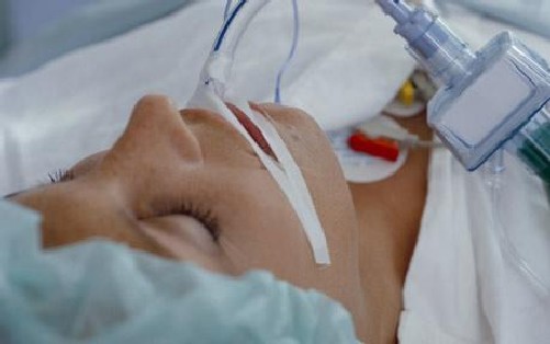 Съученички бдят в „Пирогов” над изпадналата в кома Даниела