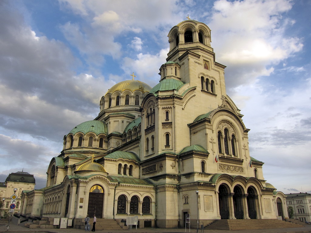 НСО пази поповете със скенери срещу ножове и пищови