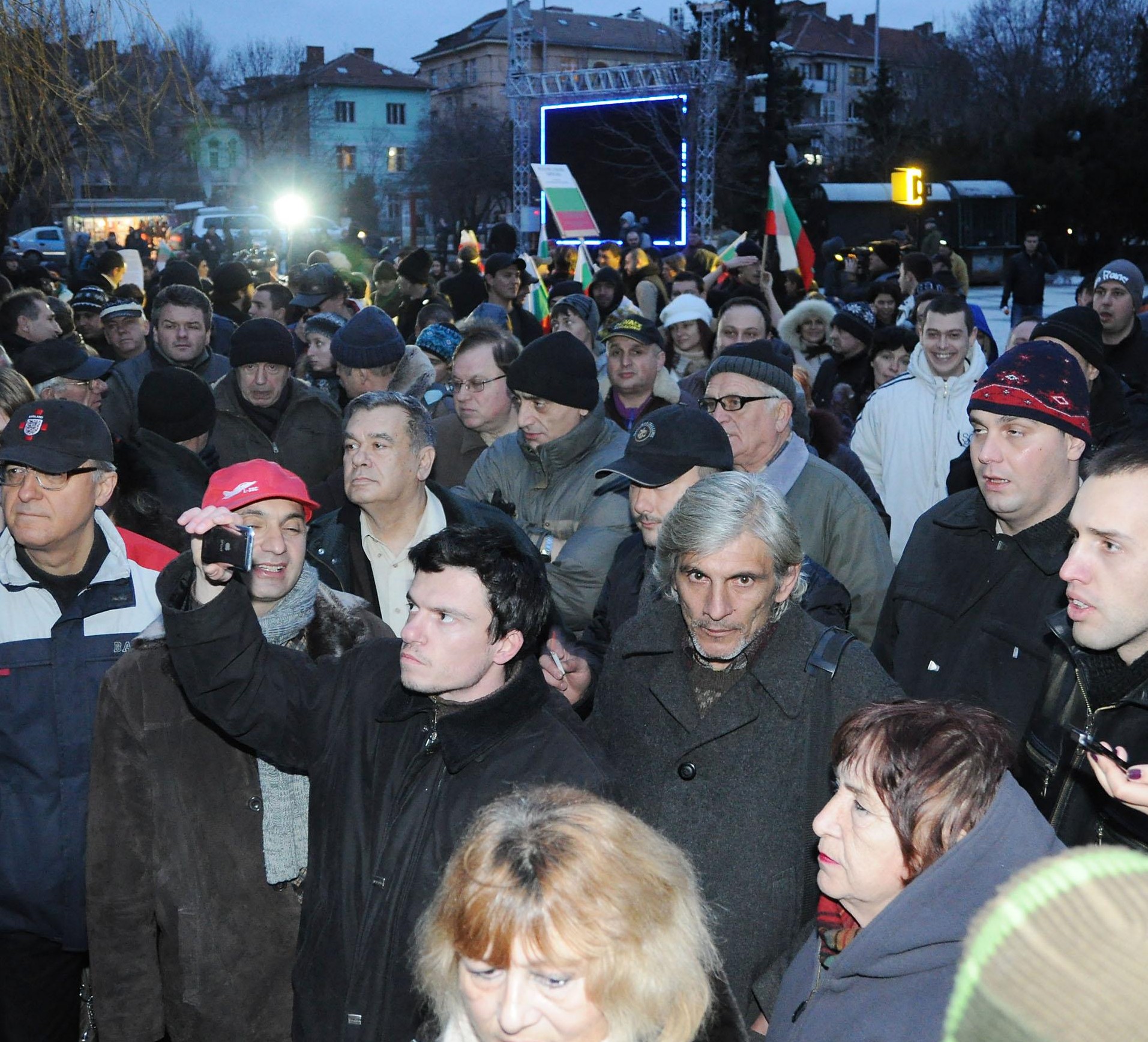 Гонят с полиция от срещата на групите, организирали протестите