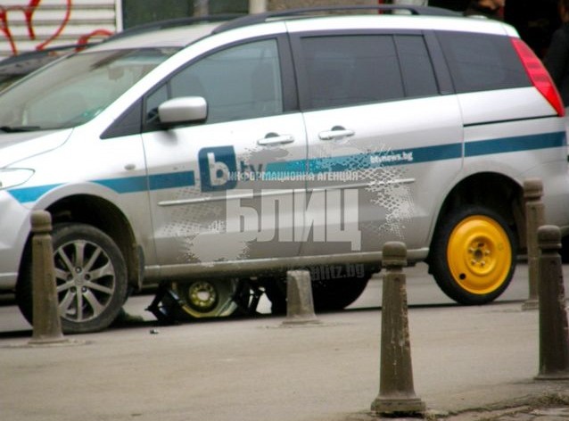 Само в БЛИЦ: Пак нарязаха гумите на bTV