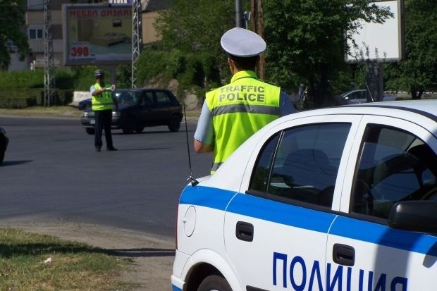 Психар разиграва ченгета в нощна гонка