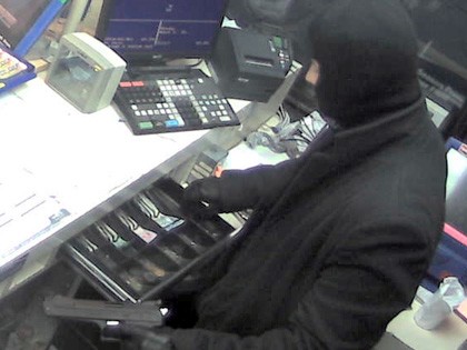 Магазинер изби пистолет от ръката на маскирано пишлеме във Волуяк