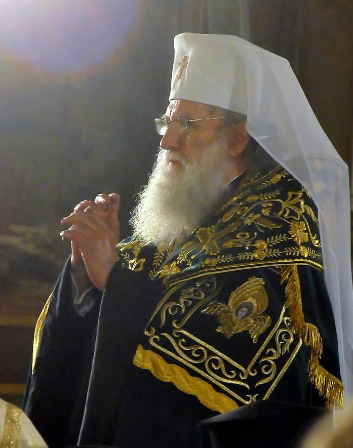 Молят патриарха да помири нацията