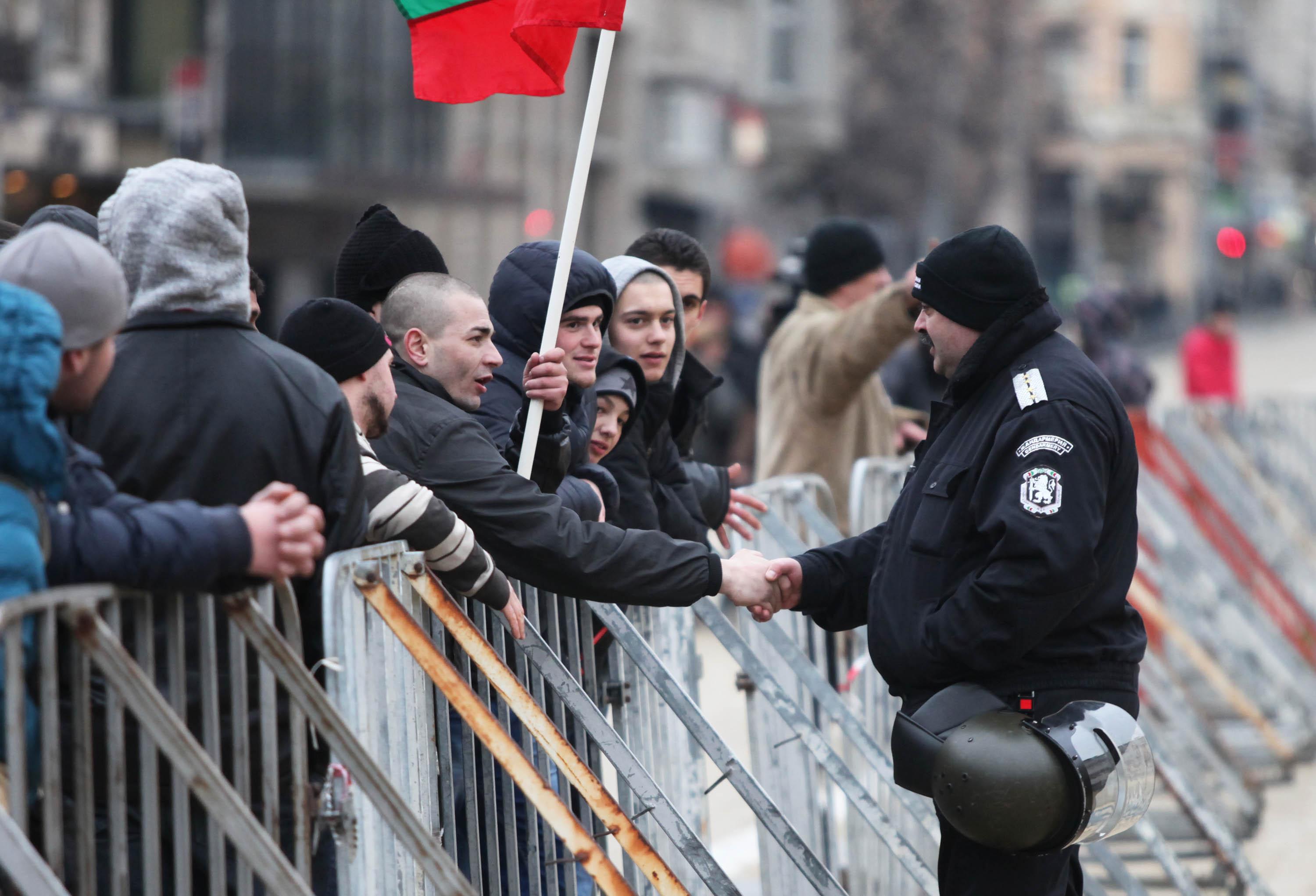 Протестът набира сили - над 1000 вече са на улицата!