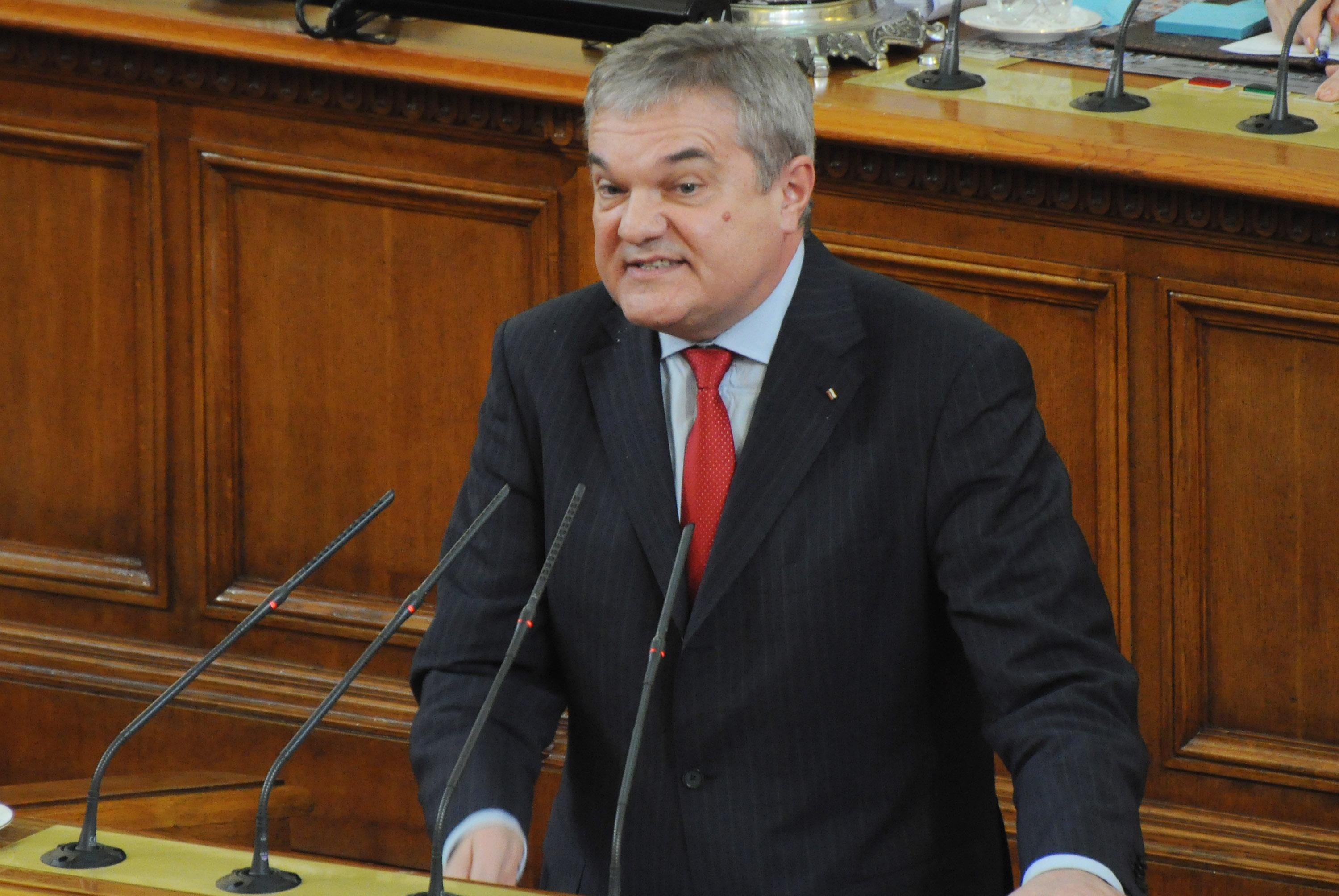 Румен Петков получил сигнал за масово унищожаване на документи