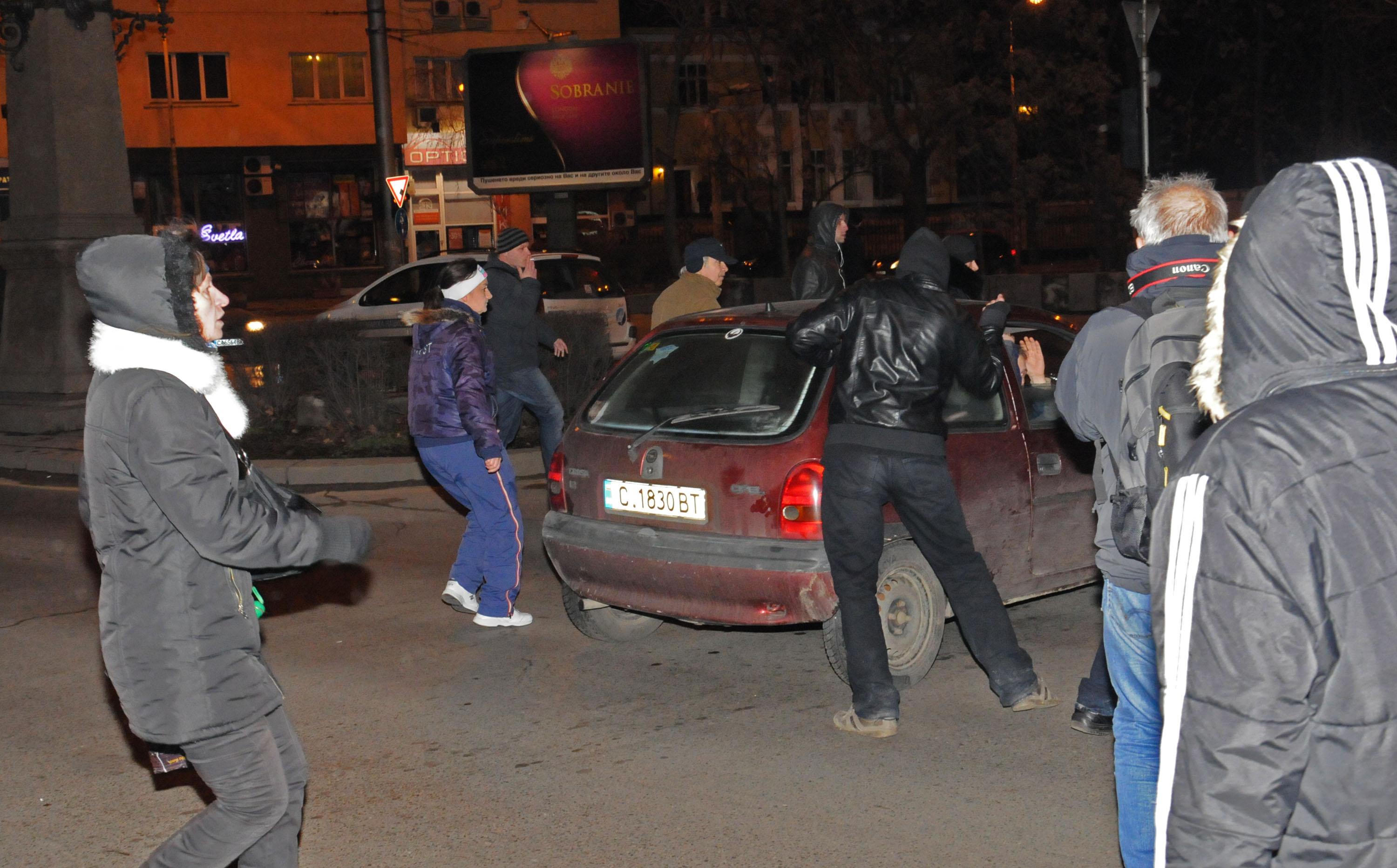 Пак бой и разправии на Орлов мост