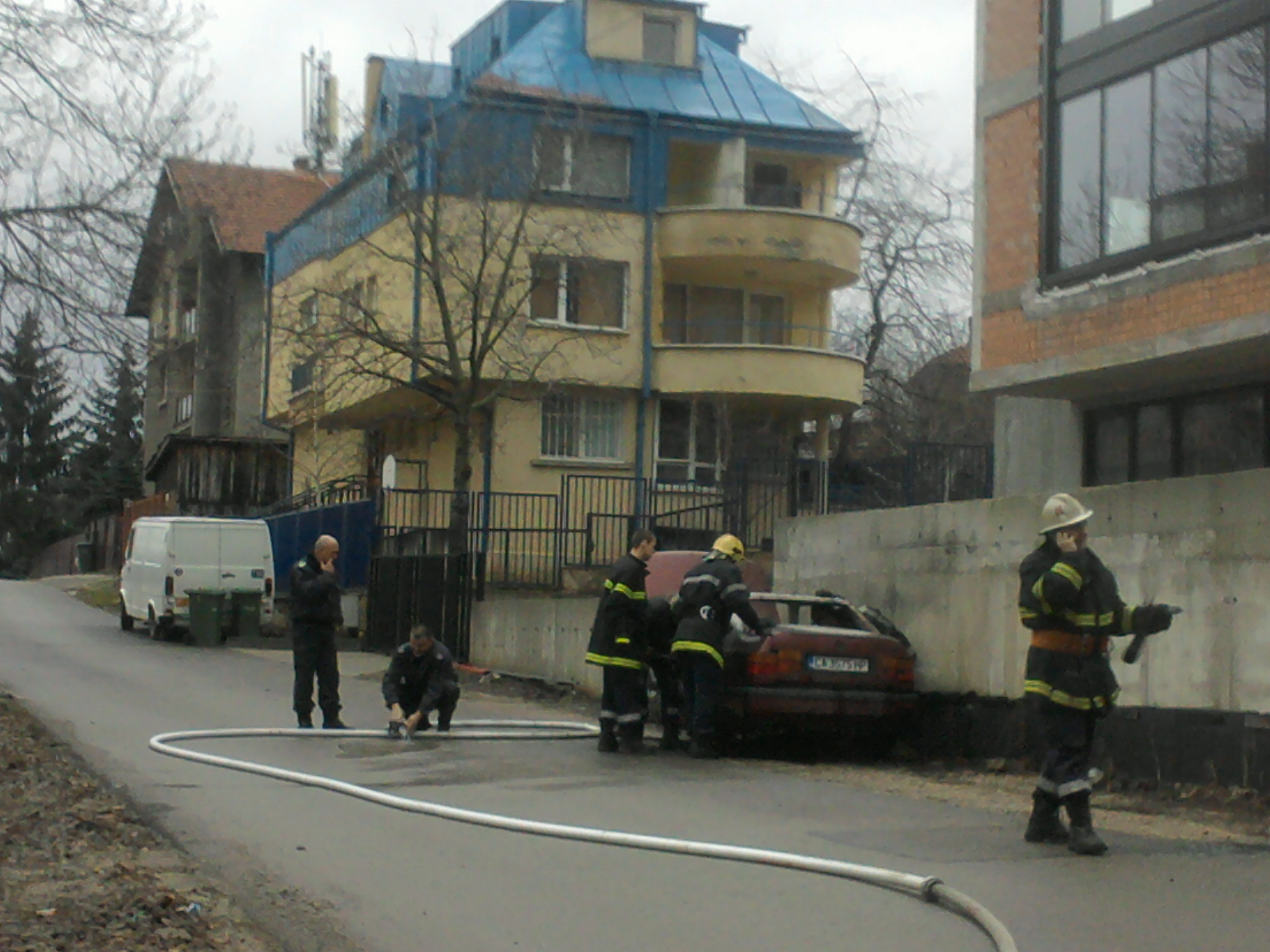Кола горя в Бояна 