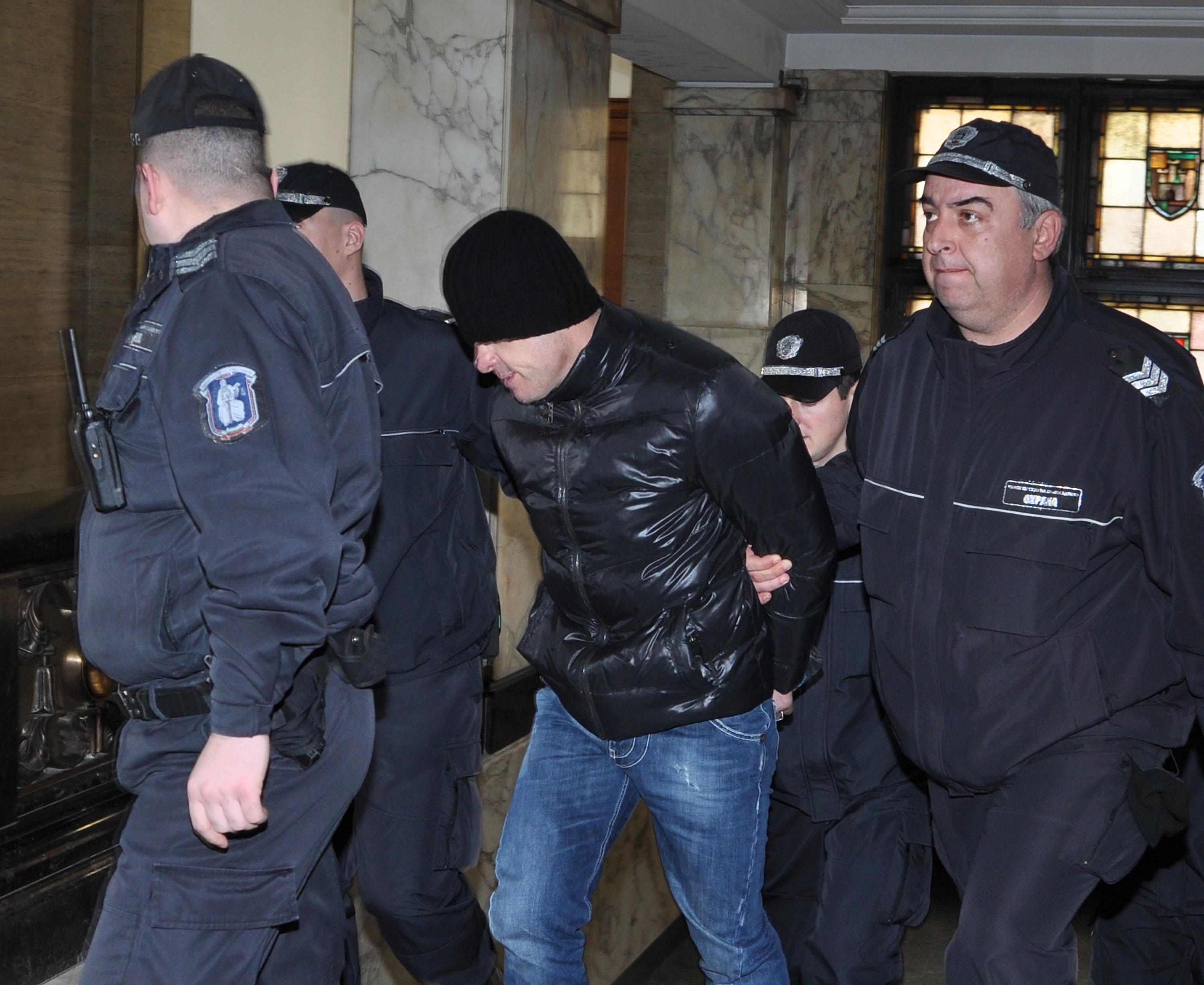 Бабата на Брендо в схема за пране на пари