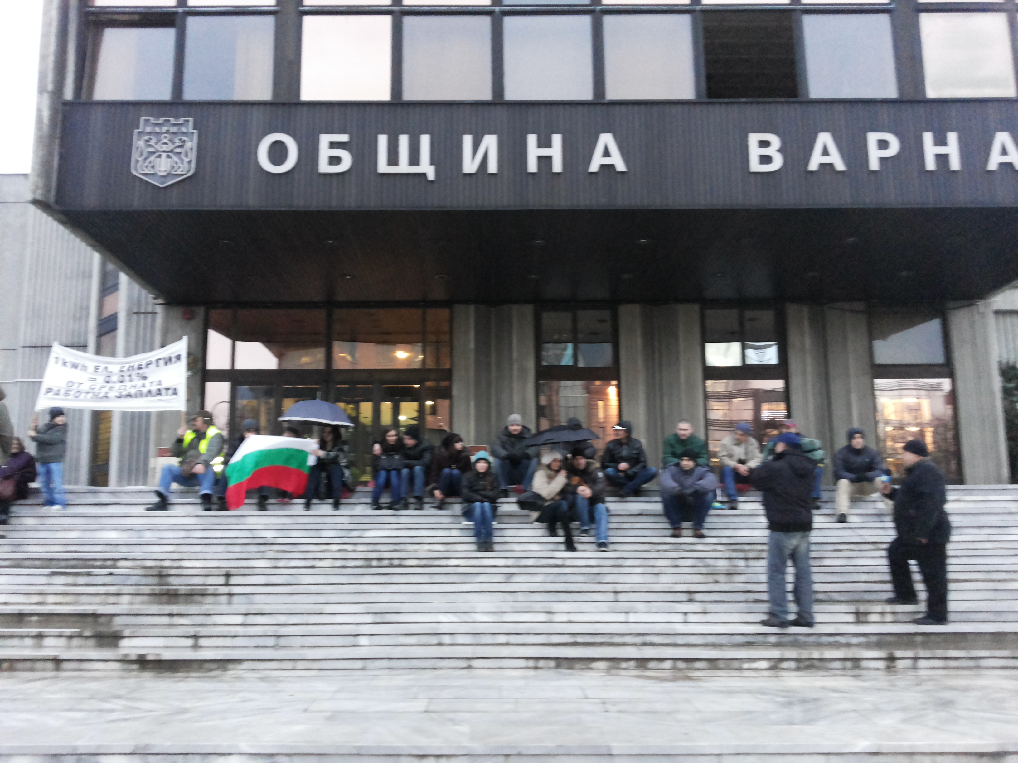 Саботират Бареков със заглушители и свирки