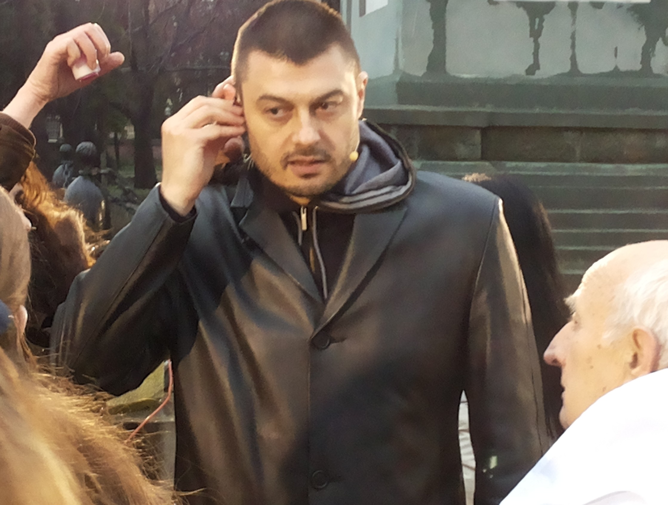 Саботират Бареков със заглушители и свирки