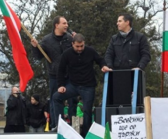 Протестиращите готови с правителство в сянка