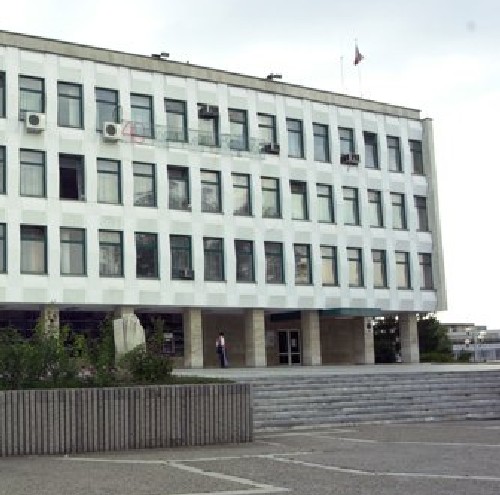 53-годишният мъж, който се самозапали, остава в критично състоянието