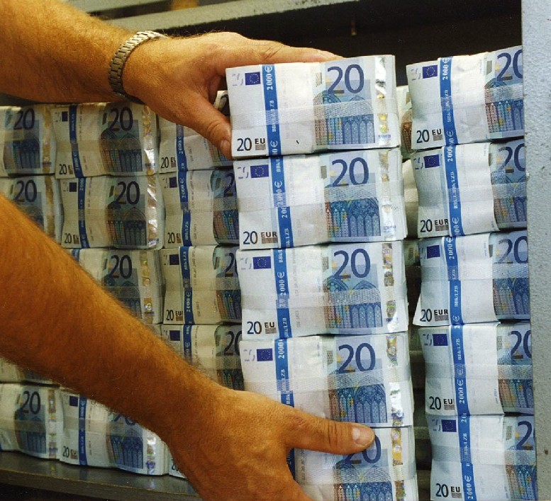 Испанските власти сгащиха двама нашенци с неясни 1,8 млн. евро