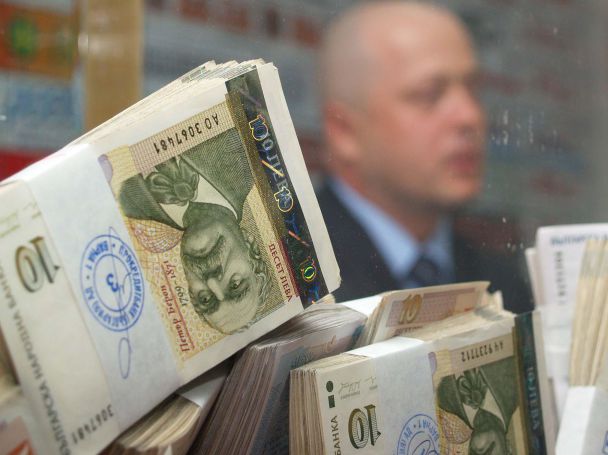 Близо 100 хил. българи смениха пенсионните фондове през 2012 г.