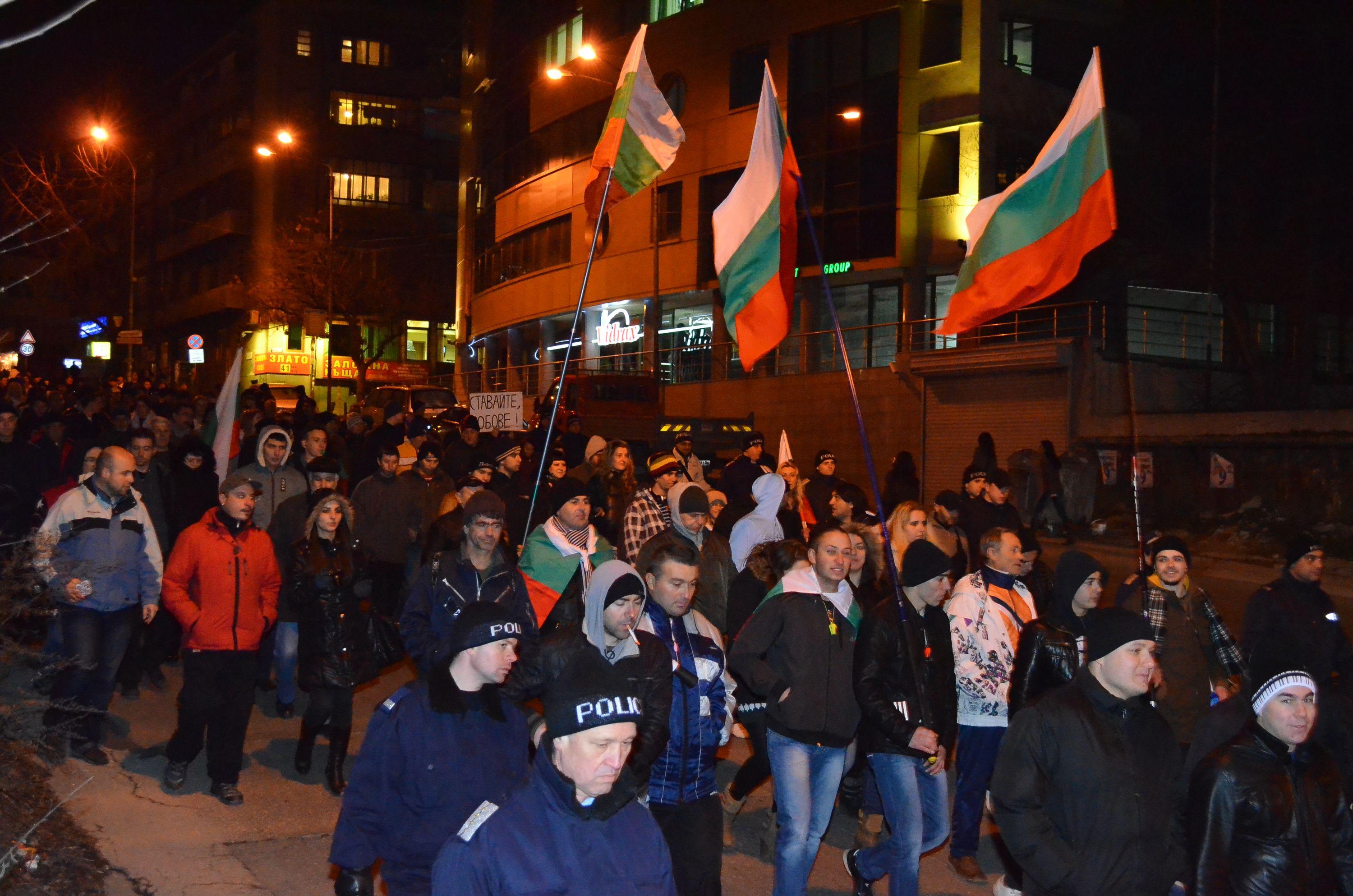 Близо 200 души на протест във Варна 