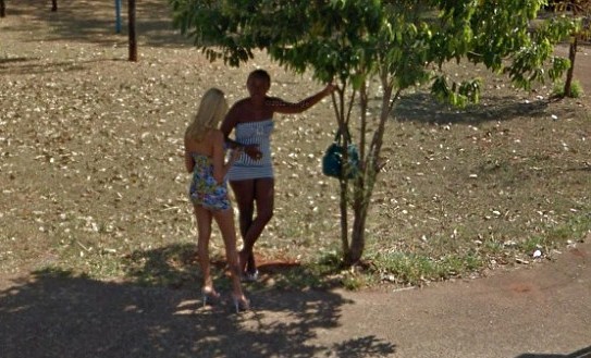Хванати в акта: Google Street View засне жрици на любовта да си вършат работата (СНИМКИ)