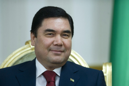 Президент дарява всички жени в държавата с по 14 долара за 8 март