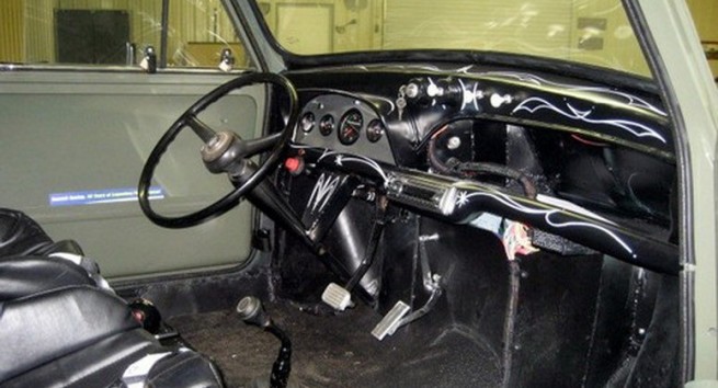 Чудовищен MINI 4x4 с 5,7-литров мотор