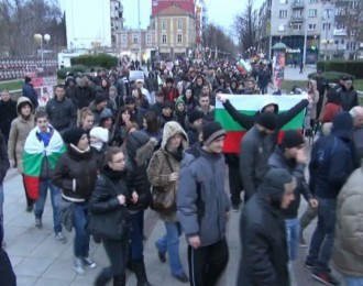 Протестът в Бургас зове “Събуди се, България!"
