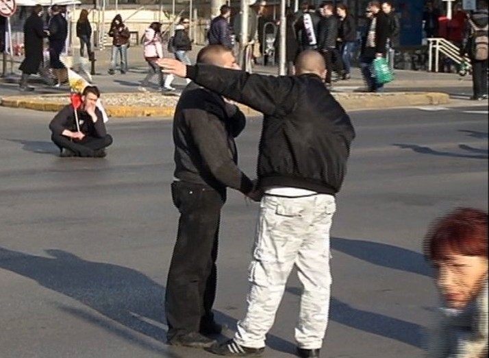 БЛИЦ TV: Алкохолици обсебиха протеста на Орлов мост