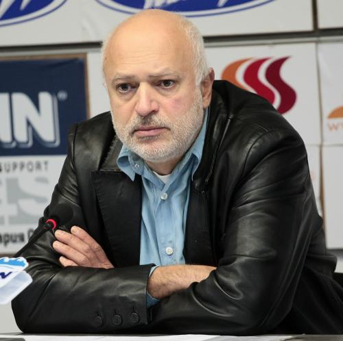 Служебният министър, загубил баща си неотдавна, просълзи с думи за него