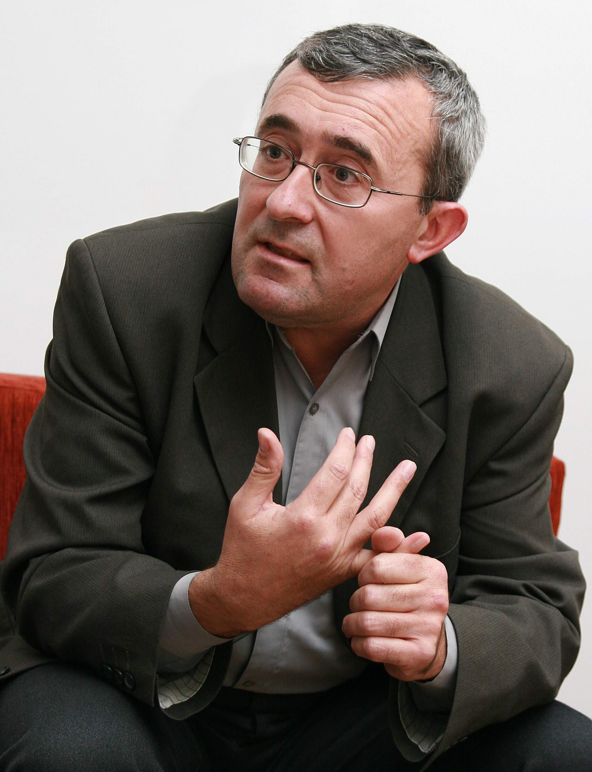 Николай Слатински: Плевнелиев е с манталитета на богаташ егоист, ударил кьоравото 