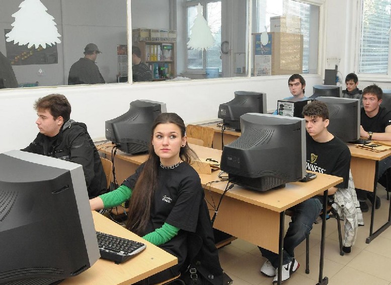 Глад за инженери, всеки трети не завършва