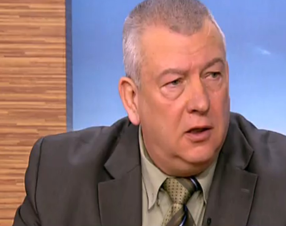 Ген. Стойчев: Питайте Атанас Атанасов за Валтер Калашиников 