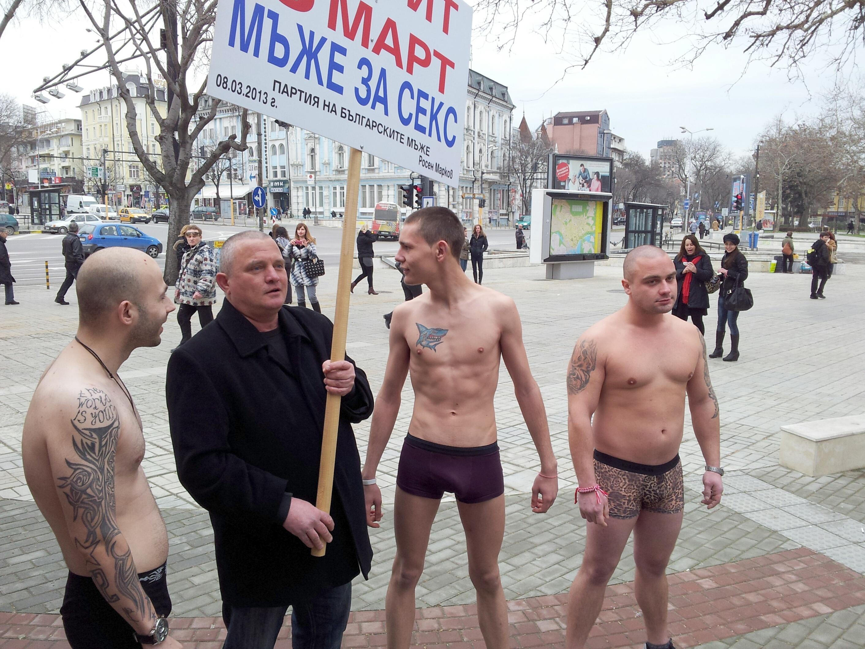 Ето ги голите левенти, готови за безплатен секс 
