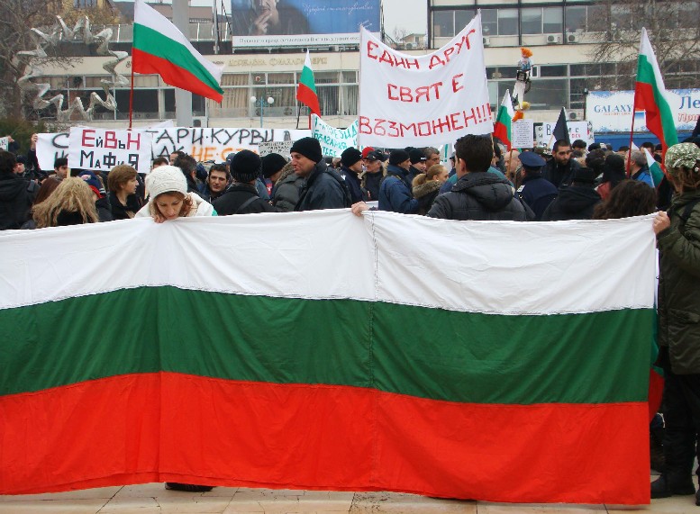 Протестиращите крият до последно мястото на сбирката си в Пловдив  