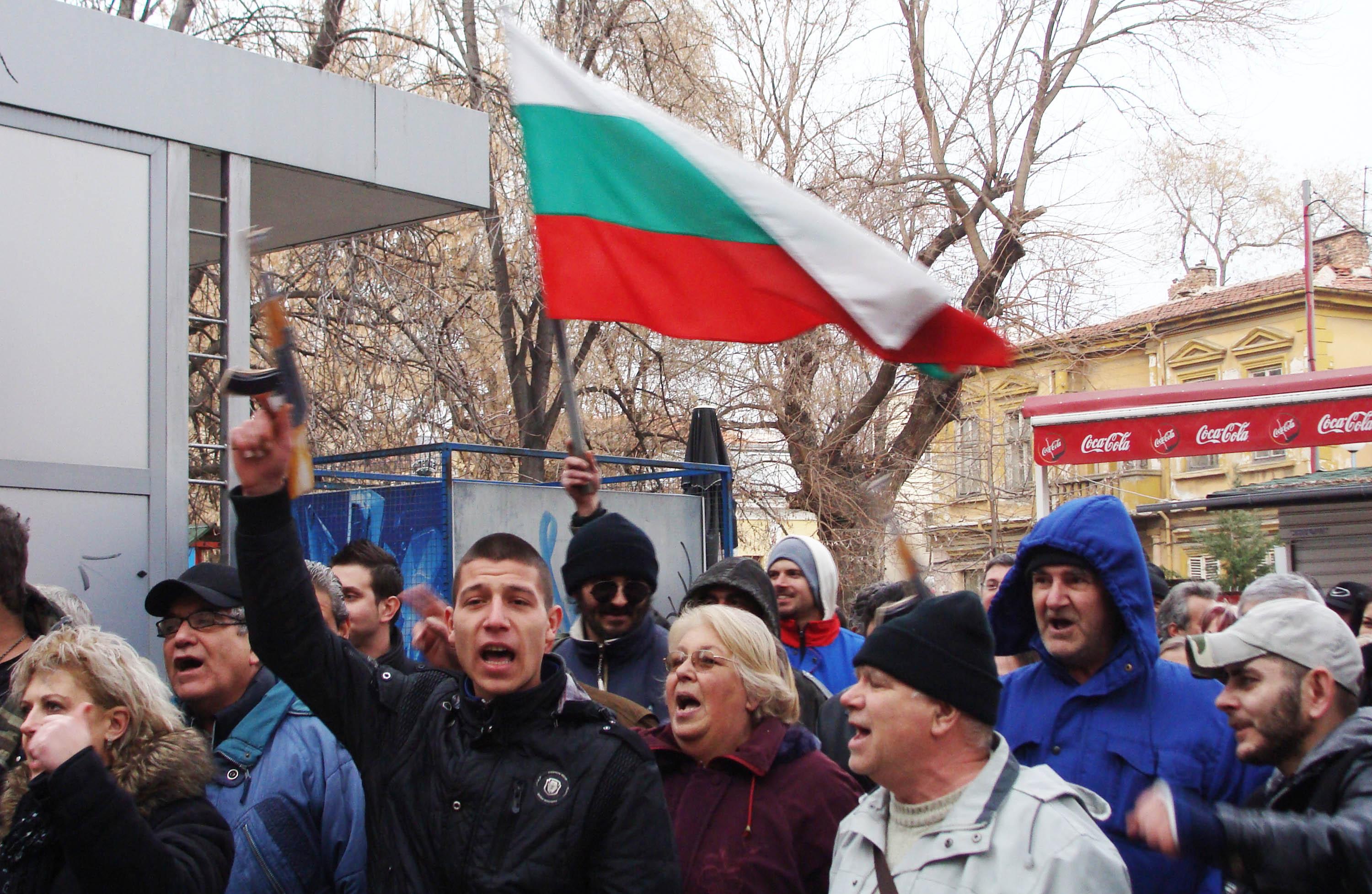 Топло време за протестите