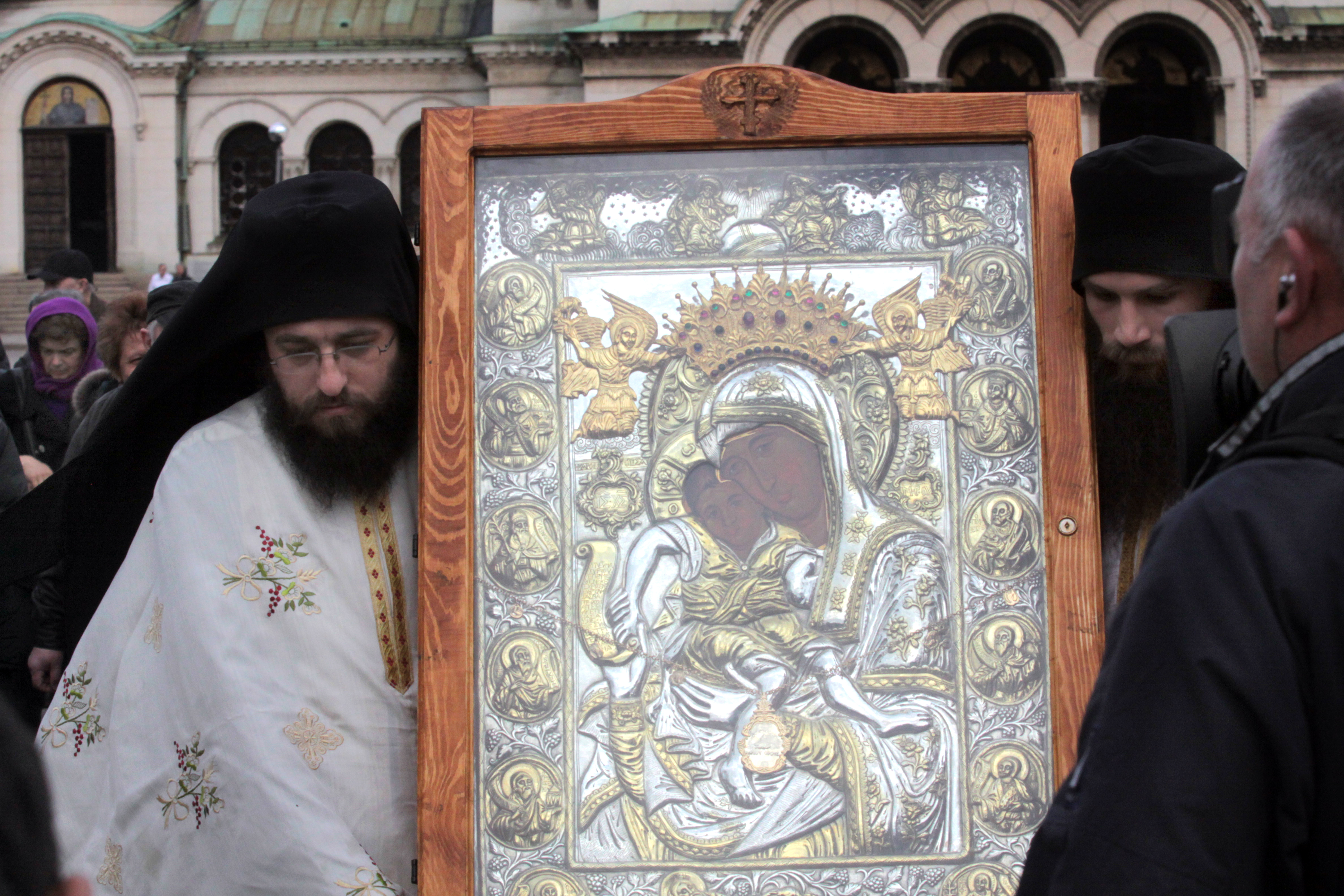 Патриарх Неофит направи молебен за помирение на народа (СНИМКИ) 