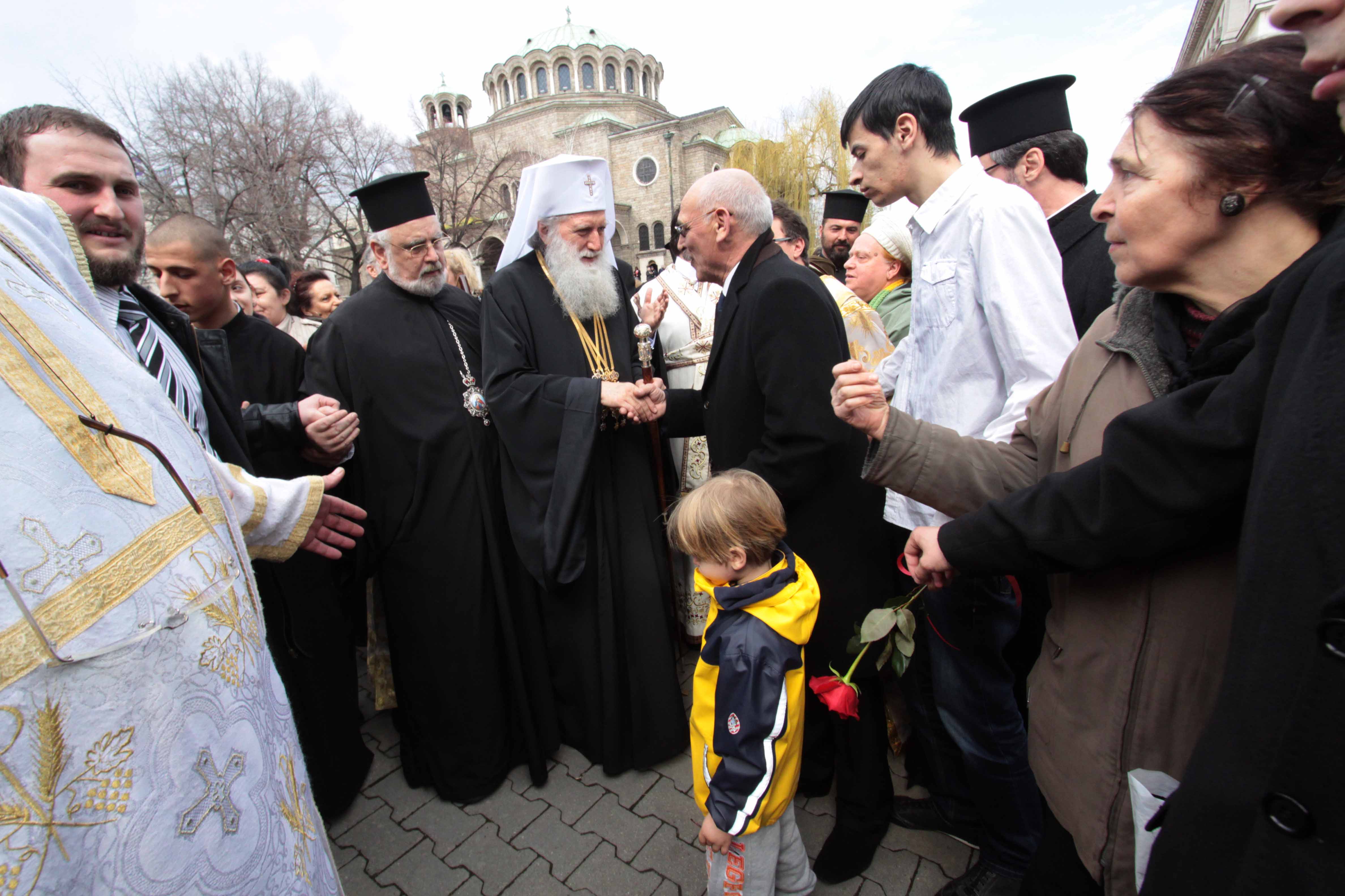 Патриарх Неофит направи молебен за помирение на народа (СНИМКИ) 