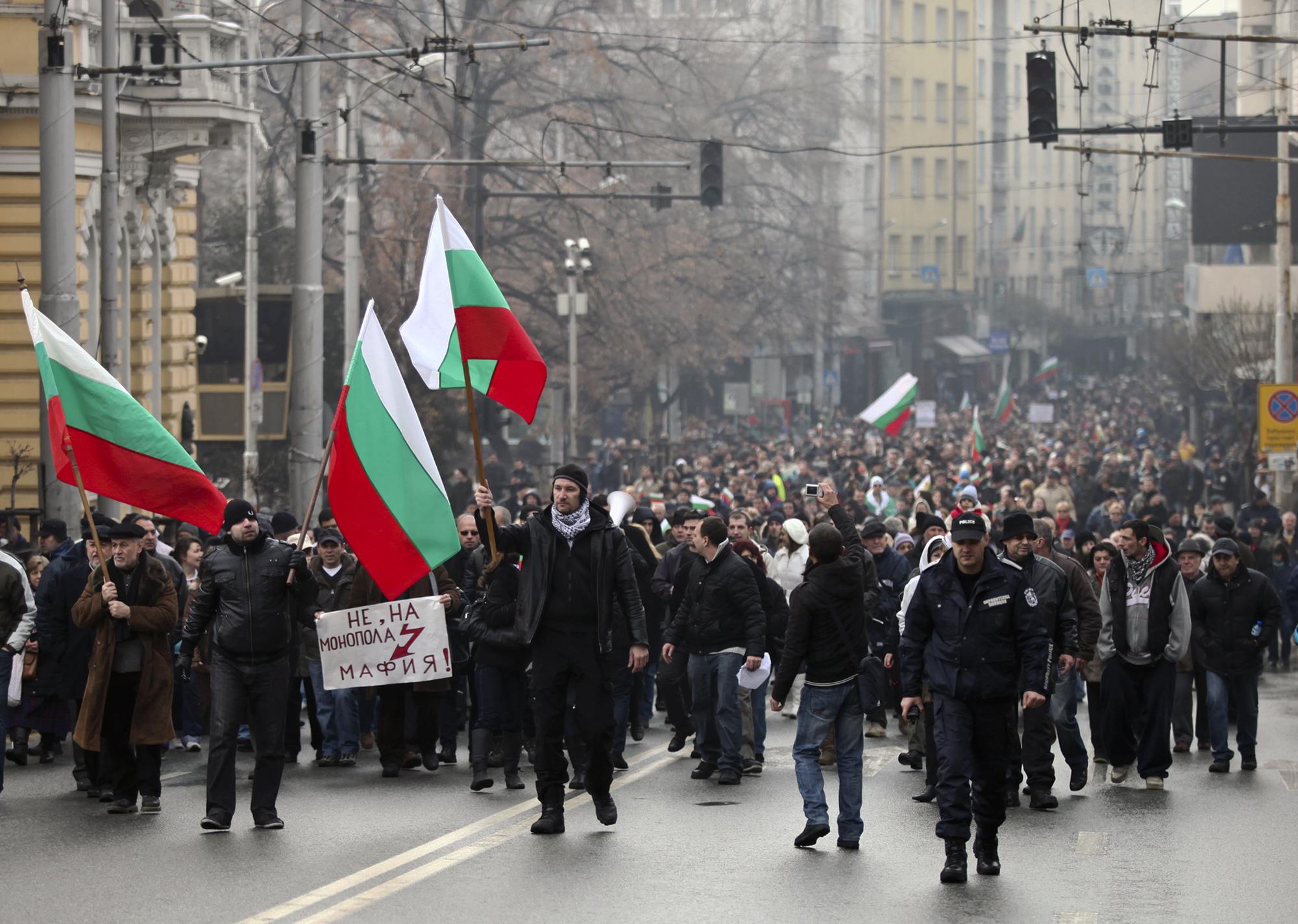 Масови протести и днес 
