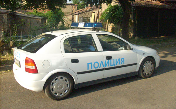 Луда наръга майка си до смърт в шията